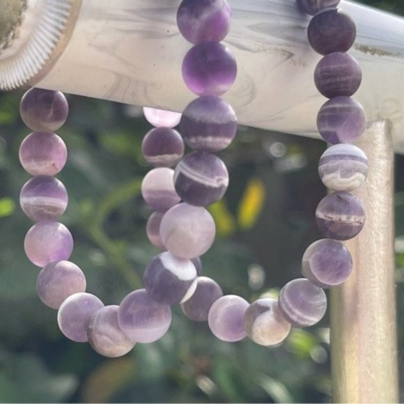 8mm Matte Amethyst Stretch Bead Bracelet - Picture 3 of 8